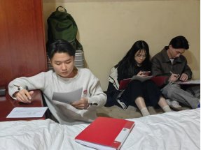 智慧与策略相互交织