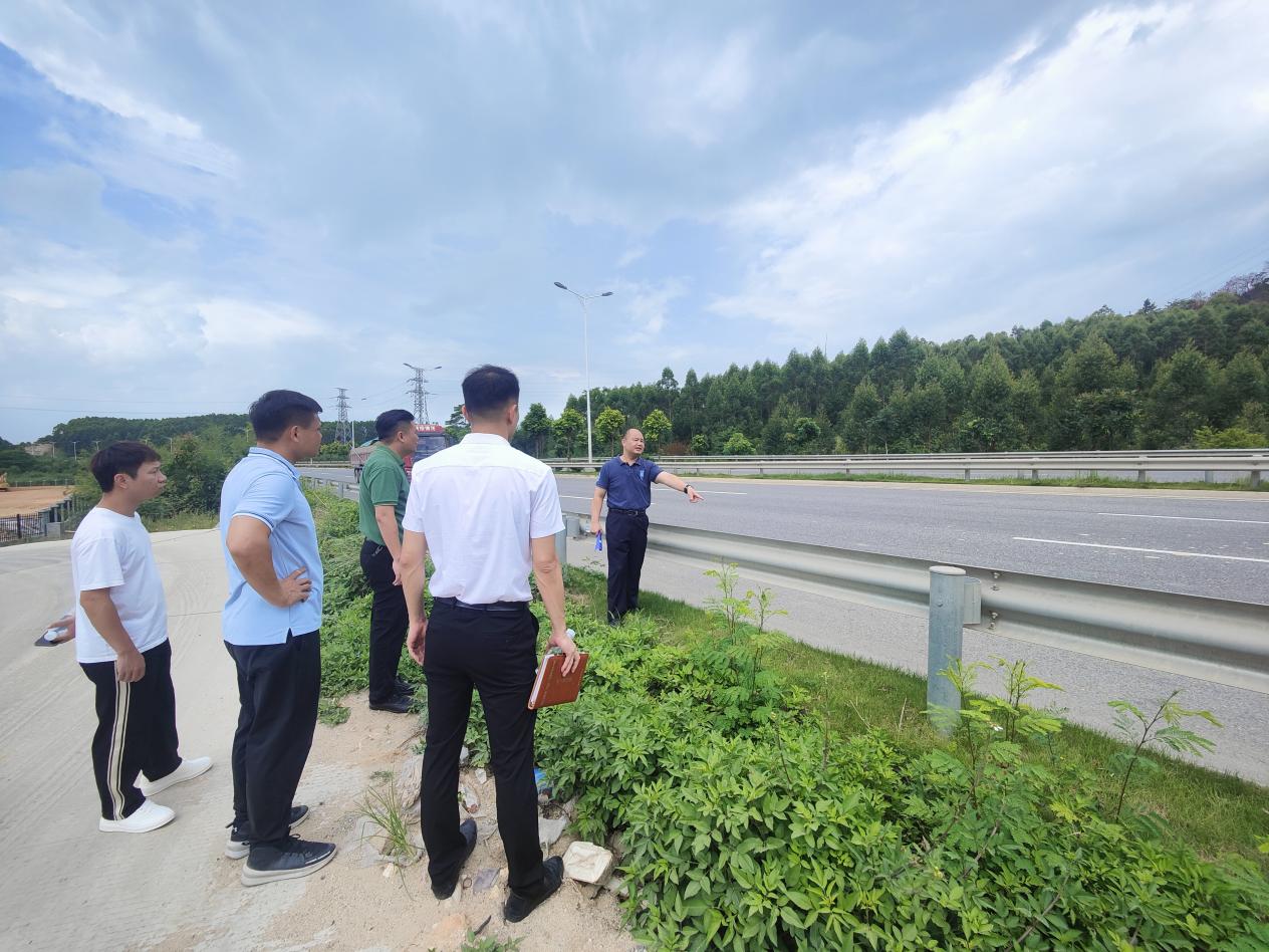 龙华镇建设和道路事务中心主要负责人到