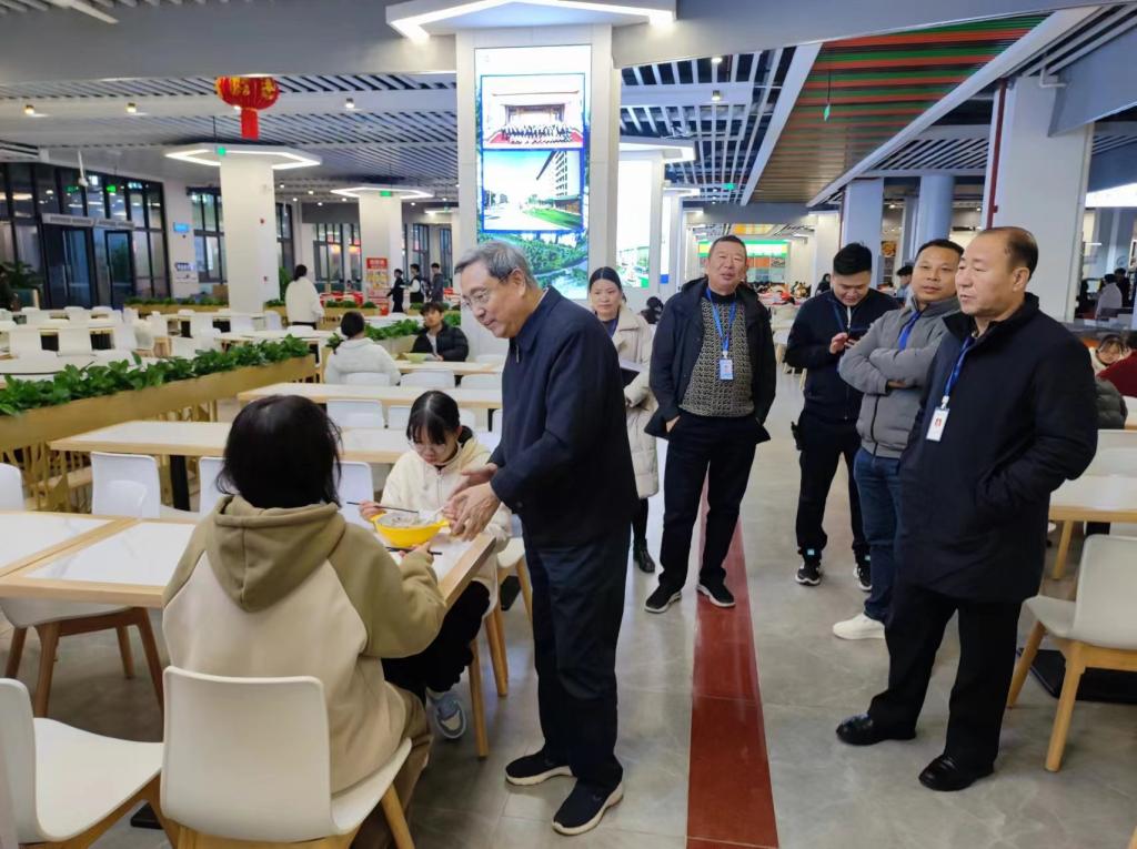 惠州校区管委会主任彭文刚