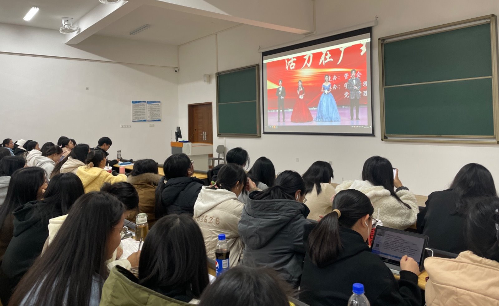 本次元旦晚会全程在线直播
