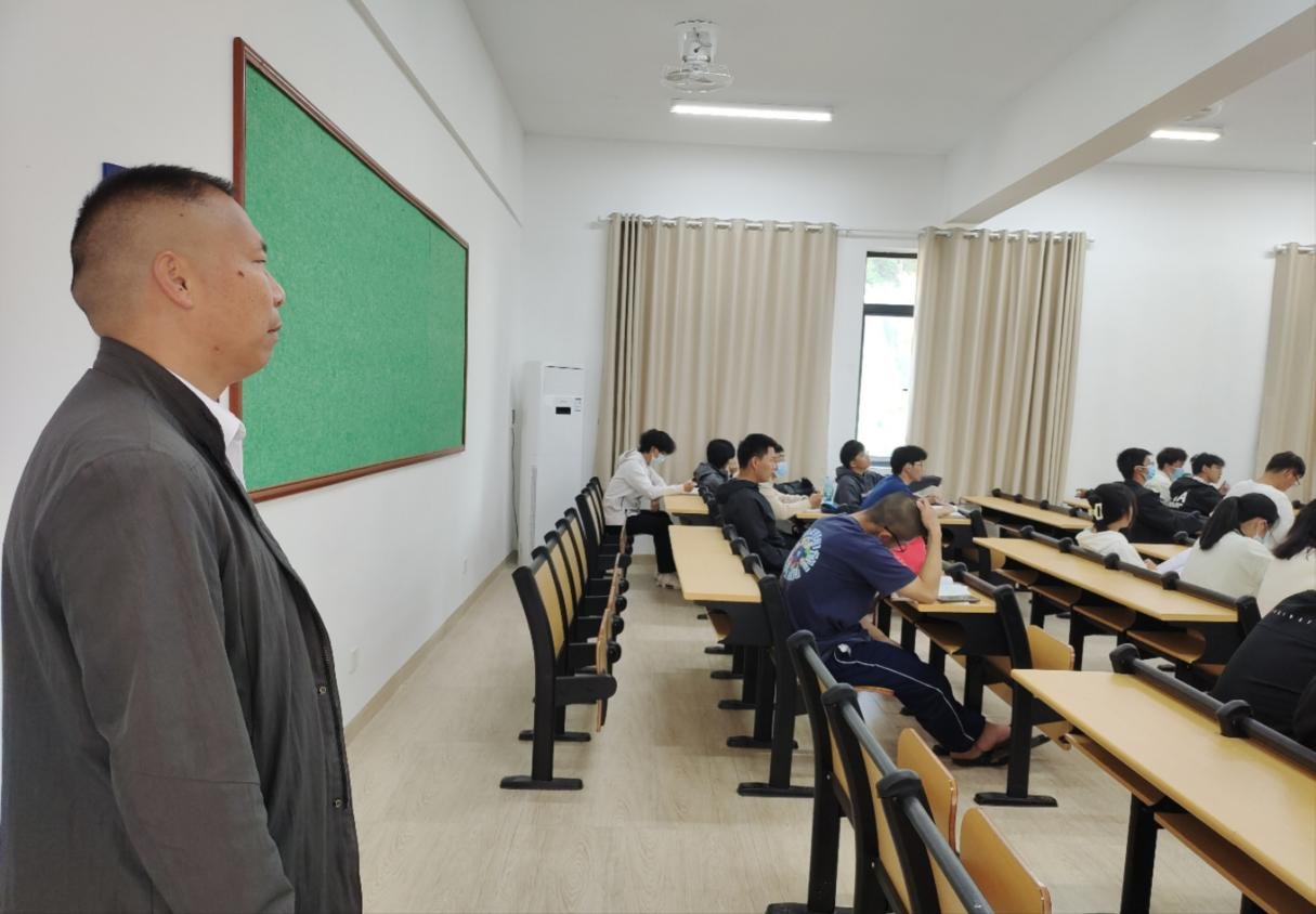 另外惠州校区管委会主任彭文刚