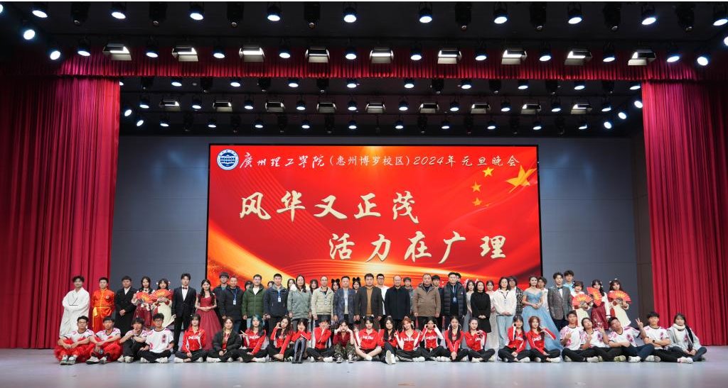 惠州校区全体同学线上线下共同观看