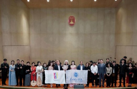 泰国资深音乐专家查侬桑维奇全程指导助