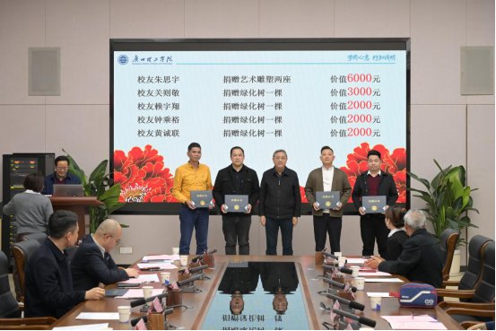 常务副校长伏焕昌