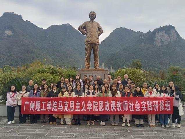提升思政课教师的理论素养与实践教学能