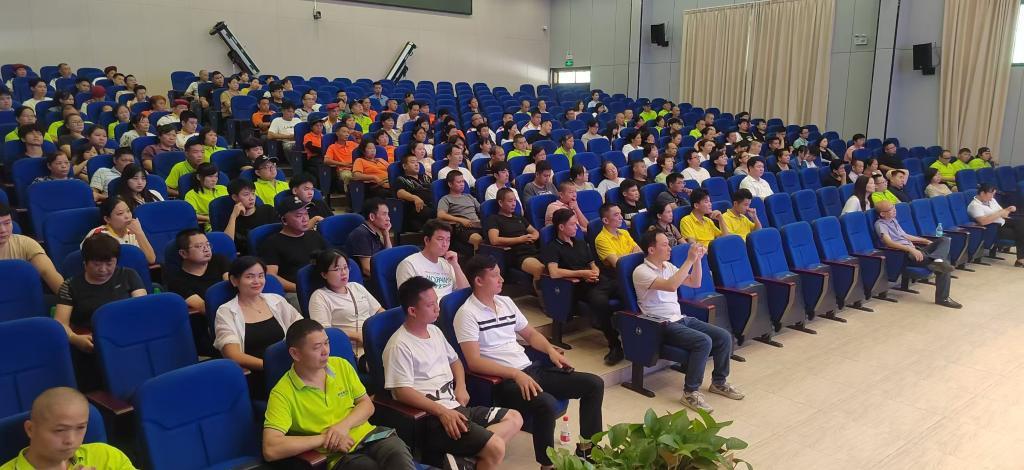 在工程楼3号学术报告厅开展秋季开学食